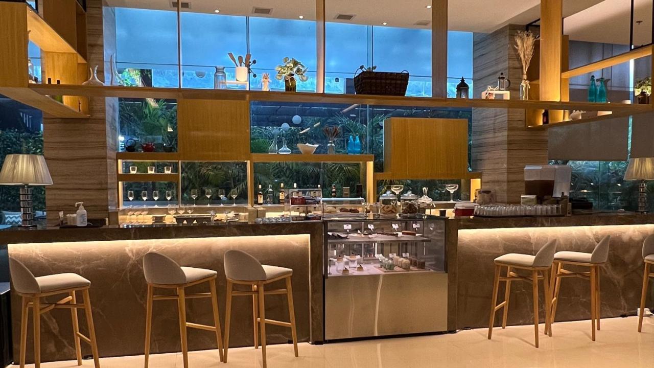 Holiday Inn Express Manila Newport City, An Ihg Hotel Paranaque City Bagian luar foto